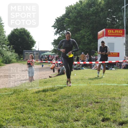 15.06.2025 - 27. Vierlanden-Triathlon KatJ http://msf.ph/oto/7990231 15.06.2025 09:10:23 Schwimmen 213, 218, 250 meine-sportfotos.de