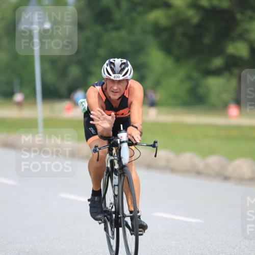 21.06.2025 - 27. Vierlanden-Triathlon H.Heesch http://msf.ph/oto/7990278 15.06.2025 11:50:06 Radfahren 714, 738, 819, 830, 832, 953 meine-sportfotos.de