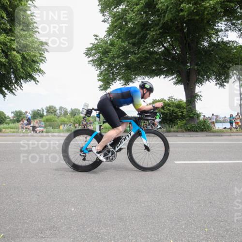 15.06.2025 - 7 Türme Triathlon Yannick Fuchs http://msf.ph/oto/7990288 15.06.2025 13:13:06 Radfahren 214, 233, 243, 276, 370, 414, 517, 812 meine-sportfotos.de