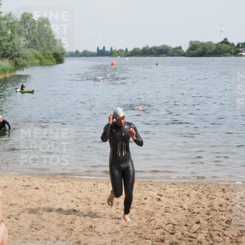 21.06.2025 - 27. Vierlanden-Triathlon MichiJ http://msf.ph/oto/7990292 15.06.2026 09:52:58 Schwimmen 328 meine-sportfotos.de