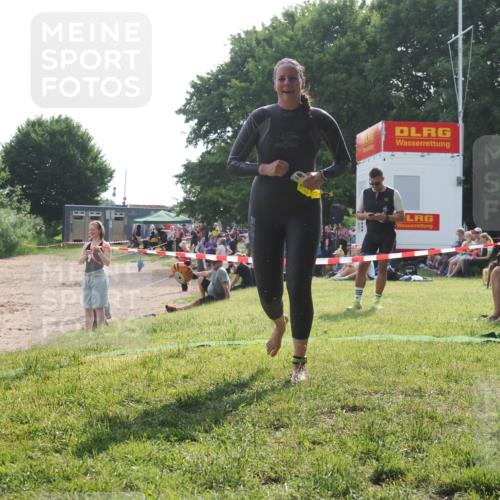 15.06.2025 - 27. Vierlanden-Triathlon KatJ http://msf.ph/oto/7990298 15.06.2025 09:10:24 Schwimmen 213, 218, 250 meine-sportfotos.de
