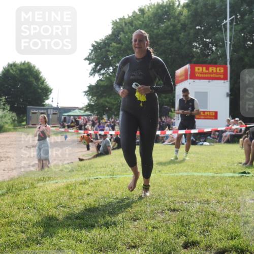 15.06.2025 - 27. Vierlanden-Triathlon KatJ http://msf.ph/oto/7990306 15.06.2025 09:10:24 Schwimmen 213, 218, 250 meine-sportfotos.de
