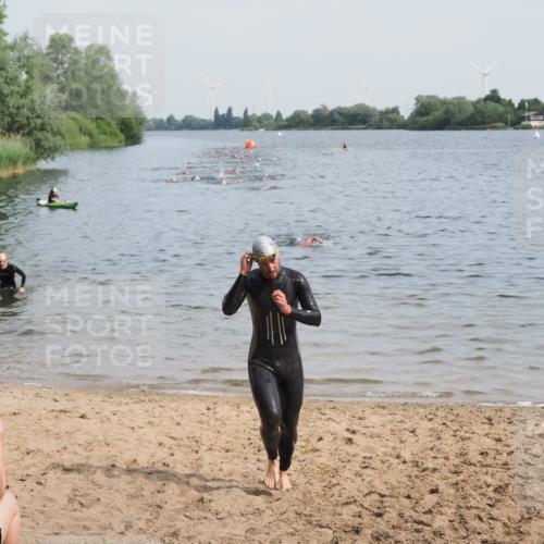 21.06.2025 - 27. Vierlanden-Triathlon MichiJ http://msf.ph/oto/7990307 15.06.2026 09:52:59 Schwimmen 328 meine-sportfotos.de