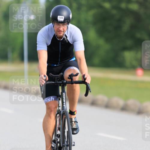 15.06.2025 - 27. Vierlanden-Triathlon H.Heesch http://msf.ph/oto/7990308 15.06.2025 09:46:49 Radfahren 36, 82, 126, 149, 182 meine-sportfotos.de