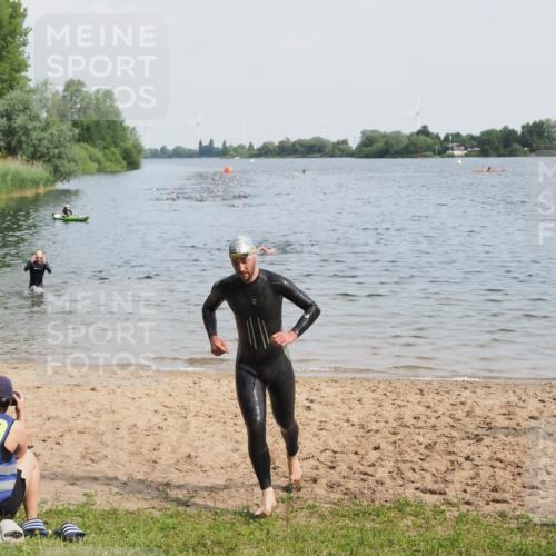 21.06.2025 - 27. Vierlanden-Triathlon MichiJ http://msf.ph/oto/7990322 15.06.2026 09:52:59 Schwimmen 328 meine-sportfotos.de