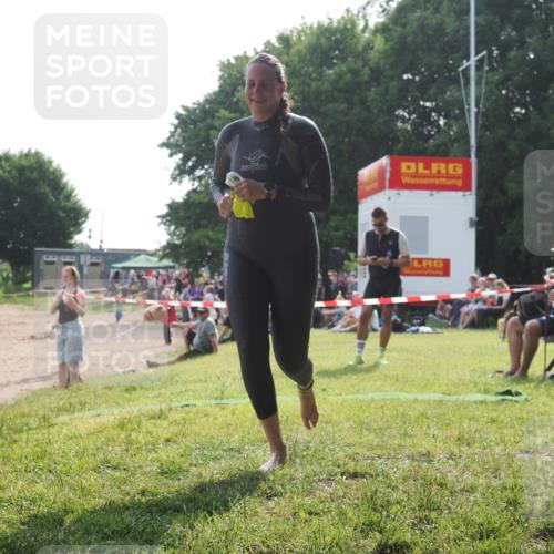 15.06.2025 - 27. Vierlanden-Triathlon KatJ http://msf.ph/oto/7990327 15.06.2025 09:10:24 Schwimmen 213, 218, 250 meine-sportfotos.de