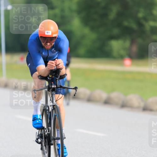 15.06.2025 - 27. Vierlanden-Triathlon H.Heesch http://msf.ph/oto/7990342 15.06.2025 09:47:01 Radfahren 61, 212, 242 meine-sportfotos.de