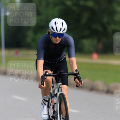 15.06.2025 - 27. Vierlanden-Triathlon H.Heesch http://msf.ph/oto/7990350 15.06.2025 09:47:03 Radfahren 61, 212, 242 meine-sportfotos.de