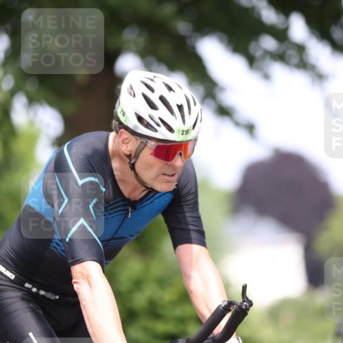 15.06.2025 - 7 Türme Triathlon Yannick Fuchs http://msf.ph/oto/7990390 15.06.2025 13:03:46 Radfahren 218, 250, 409, 516, 619, 1103 meine-sportfotos.de