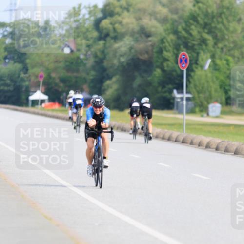 15.06.2025 - 27. Vierlanden-Triathlon H.Heesch http://msf.ph/oto/7990402 15.06.2025 09:48:00 Radfahren 219 meine-sportfotos.de