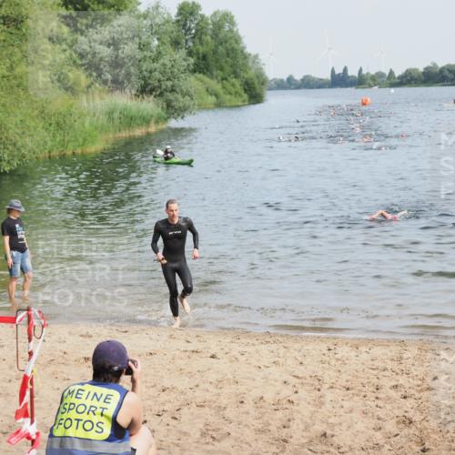 21.06.2025 - 27. Vierlanden-Triathlon MichiJ http://msf.ph/oto/7990431 15.06.2026 09:53:06 Schwimmen 265, 328 meine-sportfotos.de