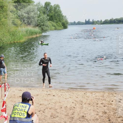 21.06.2025 - 27. Vierlanden-Triathlon MichiJ http://msf.ph/oto/7990447 15.06.2026 09:53:06 Schwimmen 265, 328 meine-sportfotos.de