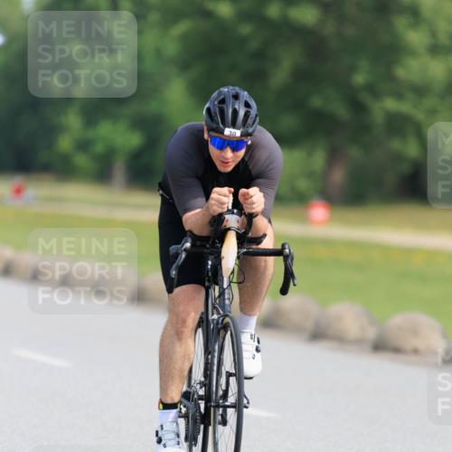 15.06.2025 - 27. Vierlanden-Triathlon H.Heesch http://msf.ph/oto/7990452 15.06.2025 09:48:34 Radfahren 30, 49, 159, 247 meine-sportfotos.de