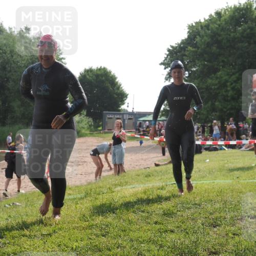 15.06.2025 - 27. Vierlanden-Triathlon KatJ http://msf.ph/oto/7990455 15.06.2025 09:10:30 Schwimmen 213, 218, 250 meine-sportfotos.de