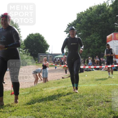 15.06.2025 - 27. Vierlanden-Triathlon KatJ http://msf.ph/oto/7990460 15.06.2025 09:10:30 Schwimmen 213, 218, 250 meine-sportfotos.de