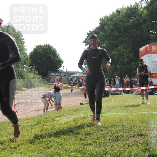 15.06.2025 - 27. Vierlanden-Triathlon KatJ http://msf.ph/oto/7990463 15.06.2025 09:10:31 Schwimmen 213, 218, 250 meine-sportfotos.de