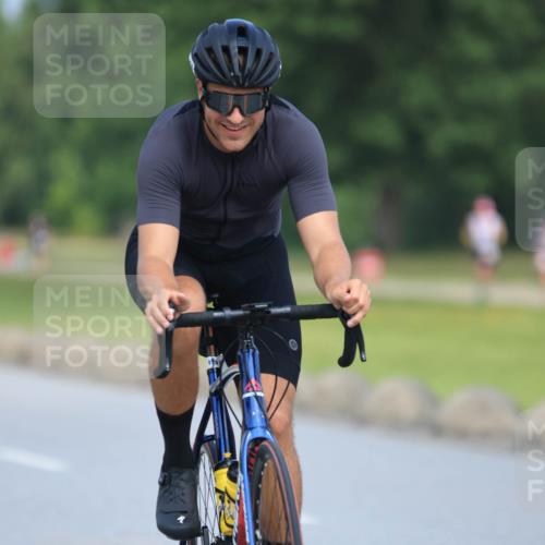 21.06.2025 - 27. Vierlanden-Triathlon H.Heesch http://msf.ph/oto/7990477 15.06.2025 11:51:37 Radfahren 728, 824, 952, 958 meine-sportfotos.de