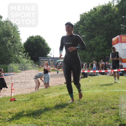 15.06.2025 - 27. Vierlanden-Triathlon KatJ http://msf.ph/oto/7990478 15.06.2025 09:10:31 Schwimmen 213, 218, 250 meine-sportfotos.de