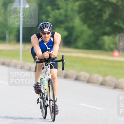 15.06.2025 - 27. Vierlanden-Triathlon H.Heesch http://msf.ph/oto/7990483 15.06.2025 09:48:40 Radfahren 49, 73, 94, 159, 247 meine-sportfotos.de