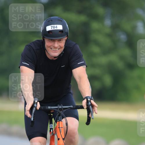 21.06.2025 - 27. Vierlanden-Triathlon H.Heesch http://msf.ph/oto/7990519 15.06.2025 11:51:57 Radfahren 208, 645, 784, 928 meine-sportfotos.de