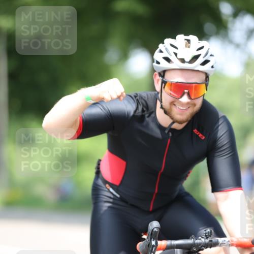 15.06.2025 - 7 Türme Triathlon Yannick Fuchs http://msf.ph/oto/7990542 15.06.2025 13:03:52 Radfahren 250, 303, 409, 432, 457, 1127, 1186 meine-sportfotos.de