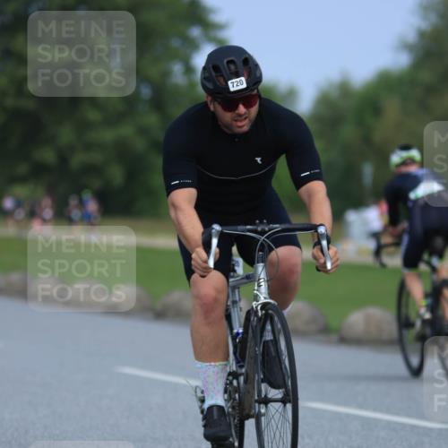 21.06.2025 - 27. Vierlanden-Triathlon H.Heesch http://msf.ph/oto/7990577 15.06.2025 11:52:16 Radfahren 720, 767, 803, 805, 871 meine-sportfotos.de