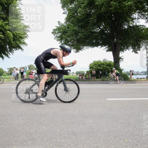 15.06.2025 - 7 Türme Triathlon Yannick Fuchs http://msf.ph/oto/7990619 15.06.2025 13:16:29 Radfahren 729, 931, 994 meine-sportfotos.de