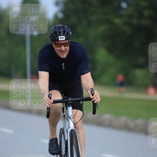 21.06.2025 - 27. Vierlanden-Triathlon H.Heesch http://msf.ph/oto/7990620 15.06.2025 11:52:34 Radfahren 201, 663, 672, 785, 789, 856, 963 meine-sportfotos.de