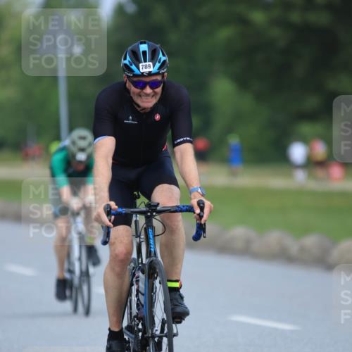 21.06.2025 - 27. Vierlanden-Triathlon H.Heesch http://msf.ph/oto/7990652 15.06.2025 11:52:40 Radfahren 201, 663, 672, 785, 789, 963 meine-sportfotos.de