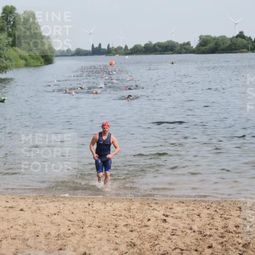21.06.2025 - 27. Vierlanden-Triathlon MichiJ http://msf.ph/oto/7990668 15.06.2026 09:53:20 Schwimmen 304 meine-sportfotos.de