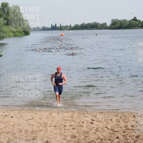 21.06.2025 - 27. Vierlanden-Triathlon MichiJ http://msf.ph/oto/7990678 15.06.2026 09:53:20 Schwimmen 304 meine-sportfotos.de