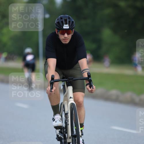 21.06.2025 - 27. Vierlanden-Triathlon H.Heesch http://msf.ph/oto/7990680 15.06.2025 11:52:52 Radfahren 703, 791, 801 meine-sportfotos.de