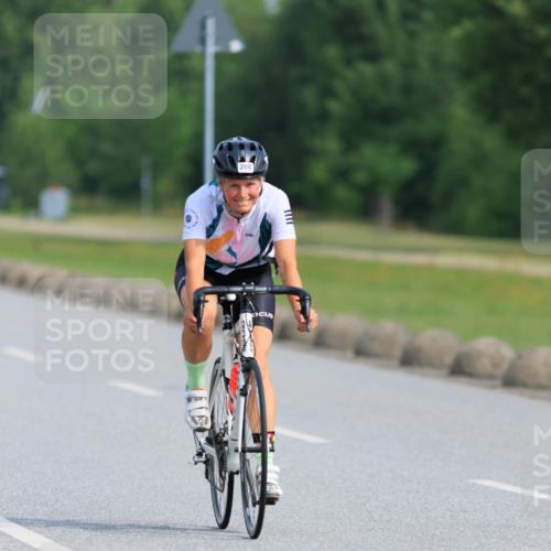 15.06.2025 - 27. Vierlanden-Triathlon H.Heesch http://msf.ph/oto/7990683 15.06.2025 09:50:08 Radfahren 209 meine-sportfotos.de