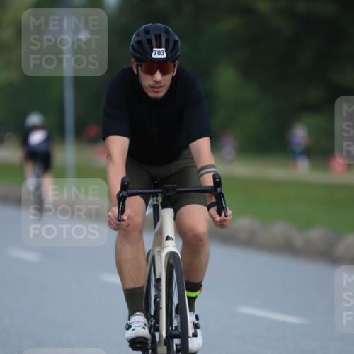 21.06.2025 - 27. Vierlanden-Triathlon H.Heesch http://msf.ph/oto/7990684 15.06.2025 11:52:52 Radfahren 703, 791, 801 meine-sportfotos.de