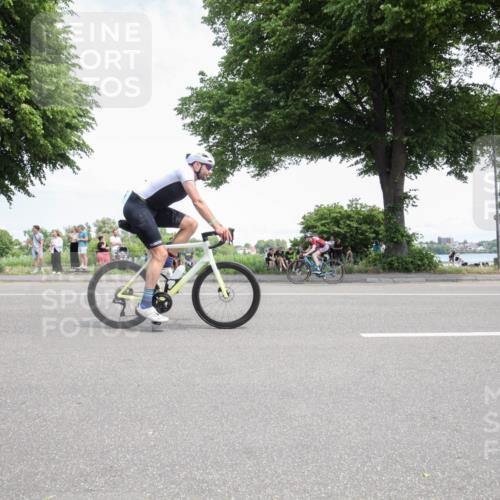15.06.2025 - 7 Türme Triathlon Yannick Fuchs http://msf.ph/oto/7990685 15.06.2025 13:17:23 Radfahren 648, 819, 823, 909 meine-sportfotos.de