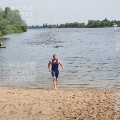 21.06.2025 - 27. Vierlanden-Triathlon MichiJ http://msf.ph/oto/7990693 15.06.2026 09:53:20 Schwimmen 304 meine-sportfotos.de