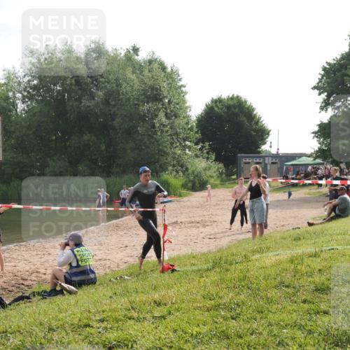 15.06.2025 - 27. Vierlanden-Triathlon KatJ http://msf.ph/oto/7990701 15.06.2025 09:12:00 Schwimmen 215, 229, 245 meine-sportfotos.de