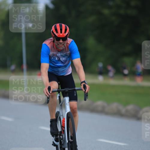 21.06.2025 - 27. Vierlanden-Triathlon H.Heesch http://msf.ph/oto/7990703 15.06.2025 11:52:55 Radfahren 703, 791, 801 meine-sportfotos.de