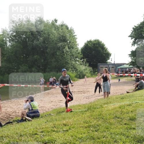 15.06.2025 - 27. Vierlanden-Triathlon KatJ http://msf.ph/oto/7990715 15.06.2025 09:12:00 Schwimmen 215, 229, 245 meine-sportfotos.de