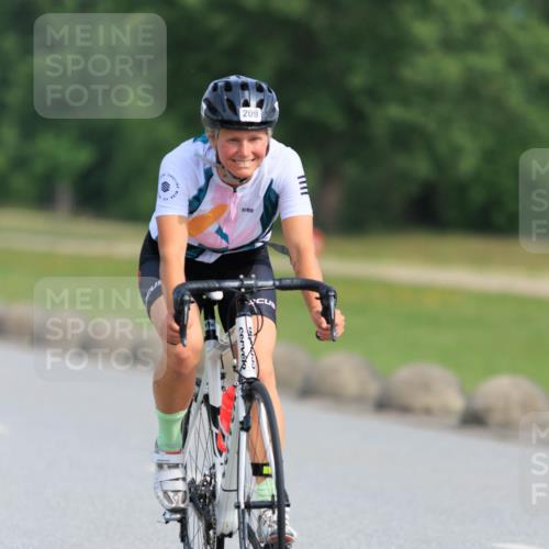 15.06.2025 - 27. Vierlanden-Triathlon H.Heesch http://msf.ph/oto/7990716 15.06.2025 09:50:09 Radfahren 209 meine-sportfotos.de