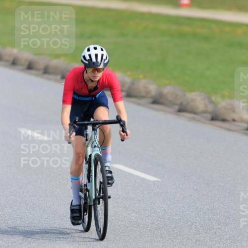 15.06.2025 - 27. Vierlanden-Triathlon H.Heesch http://msf.ph/oto/7990737 15.06.2025 09:51:53 Radfahren 69, 85, 120, 176, 205 meine-sportfotos.de