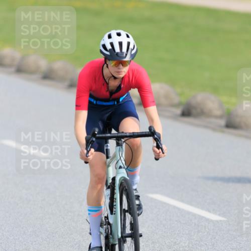 15.06.2025 - 27. Vierlanden-Triathlon H.Heesch http://msf.ph/oto/7990743 15.06.2025 09:51:54 Radfahren 69, 85, 120, 205 meine-sportfotos.de