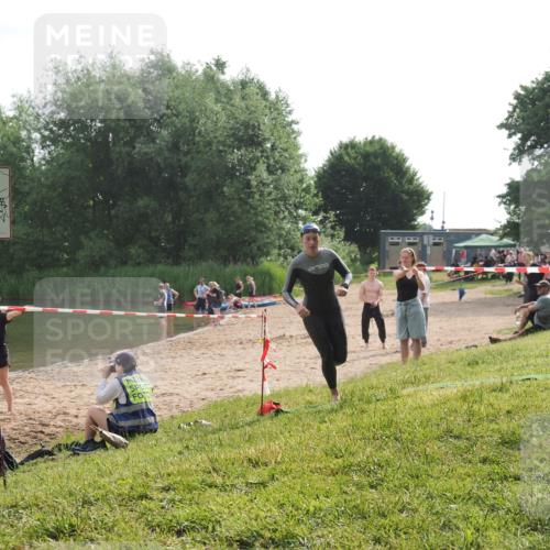 15.06.2025 - 27. Vierlanden-Triathlon KatJ http://msf.ph/oto/7990745 15.06.2025 09:12:01 Schwimmen 201, 215, 229, 245 meine-sportfotos.de