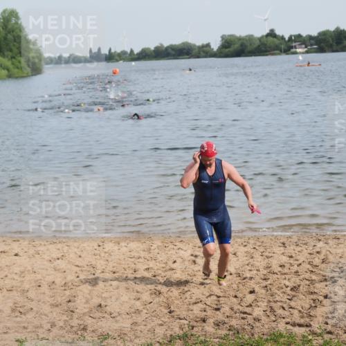 21.06.2025 - 27. Vierlanden-Triathlon MichiJ http://msf.ph/oto/7990752 15.06.2026 09:53:23 Schwimmen 304 meine-sportfotos.de