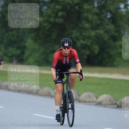 21.06.2025 - 27. Vierlanden-Triathlon H.Heesch http://msf.ph/oto/7990756 15.06.2025 11:53:09 Radfahren 687, 787, 921, 934 meine-sportfotos.de