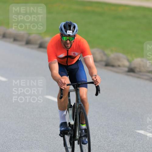 15.06.2025 - 27. Vierlanden-Triathlon H.Heesch http://msf.ph/oto/7990760 15.06.2025 09:52:05 Radfahren 129, 181 meine-sportfotos.de