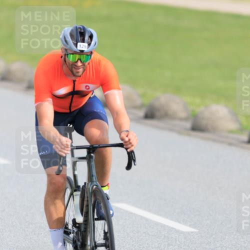 15.06.2025 - 27. Vierlanden-Triathlon H.Heesch http://msf.ph/oto/7990762 15.06.2025 09:52:06 Radfahren 129, 181 meine-sportfotos.de