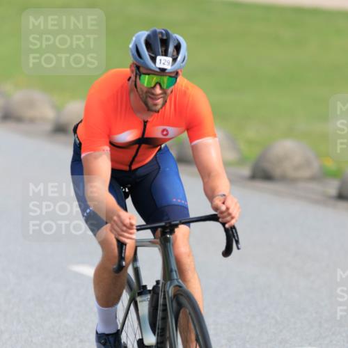 15.06.2025 - 27. Vierlanden-Triathlon H.Heesch http://msf.ph/oto/7990768 15.06.2025 09:52:06 Radfahren 129, 181 meine-sportfotos.de