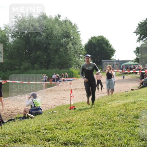 15.06.2025 - 27. Vierlanden-Triathlon KatJ http://msf.ph/oto/7990772 15.06.2025 09:12:01 Schwimmen 201, 215, 229, 245 meine-sportfotos.de