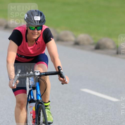 15.06.2025 - 27. Vierlanden-Triathlon H.Heesch http://msf.ph/oto/7990774 15.06.2025 09:52:23 Radfahren 51, 214, 223, 231, 251 meine-sportfotos.de